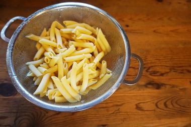 3 QT. PIERCED COLANDER